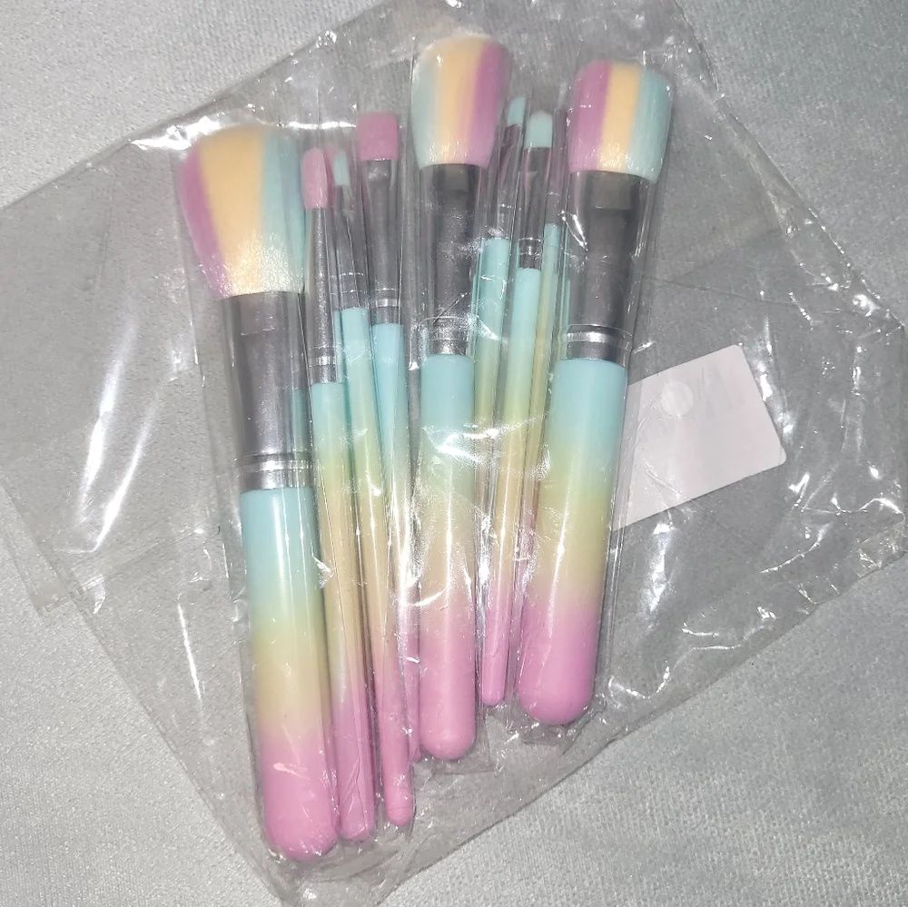 10pc. Ombre Makeup Brush Set- New.